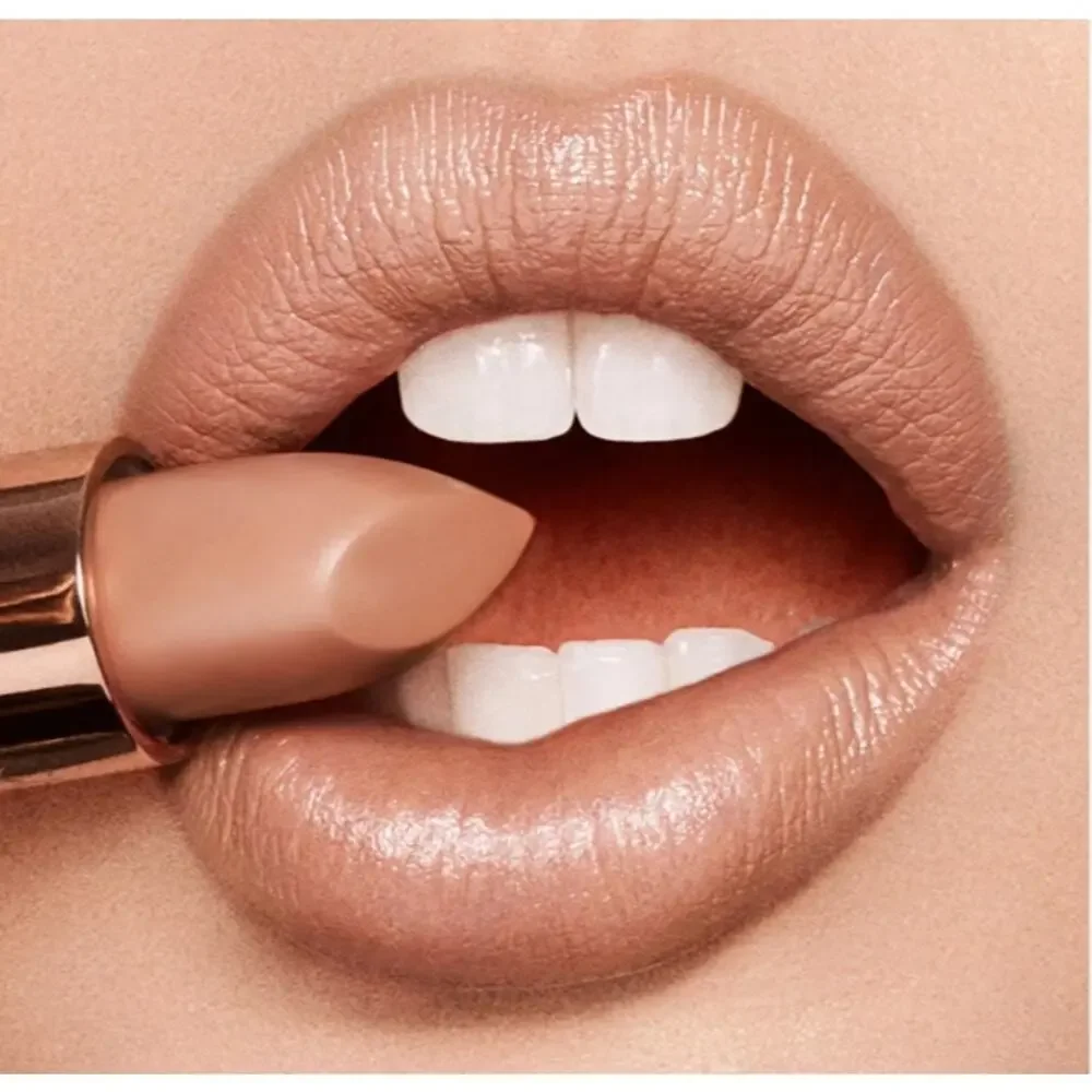 Charlotte Tilbury K.I.S.S.I.N.G Lipstick in Yes Honey New in Box Peachy Nude